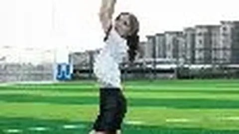 佘诗曼揭秘拒入豪门幕后：读完学业即婚嫁实属异常